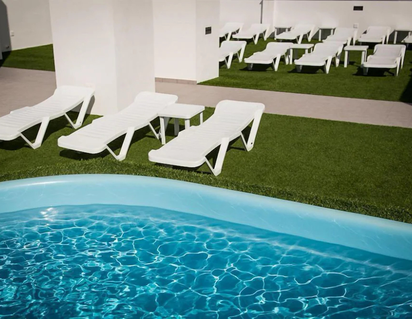 Imagen de la piscina del Hotel Melina, Benidorm Centro. Foto 24