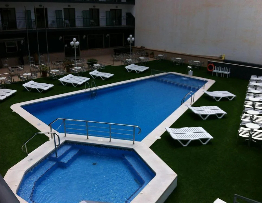 Imagen de la piscina del Hotel Melina, Benidorm Centro. Foto 25