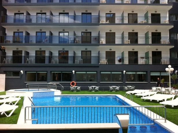 Imagen de la piscina del Hotel Melina, Benidorm Centro. Foto 12