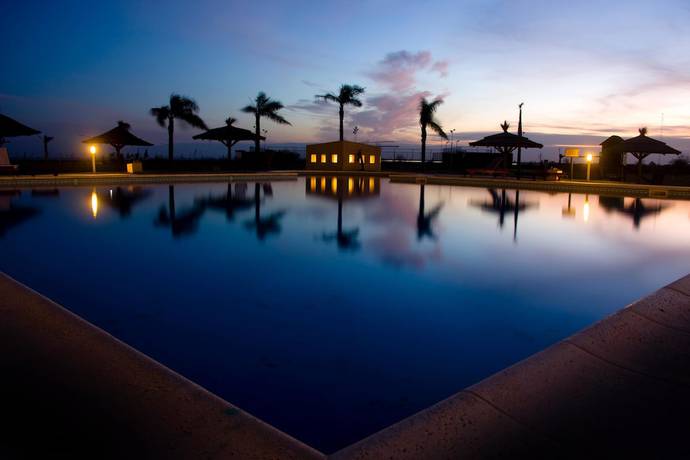 Imagen de la piscina del Hotel Melincue Casino and Resort. Foto 16