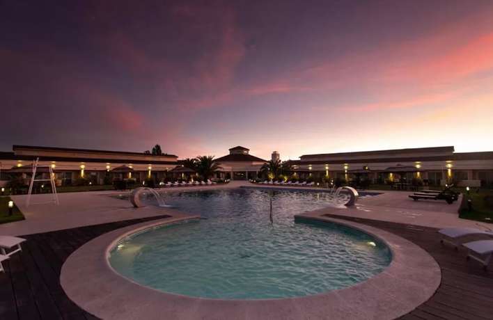 Imagen de la piscina del Hotel Melincue Casino and Resort. Foto 18