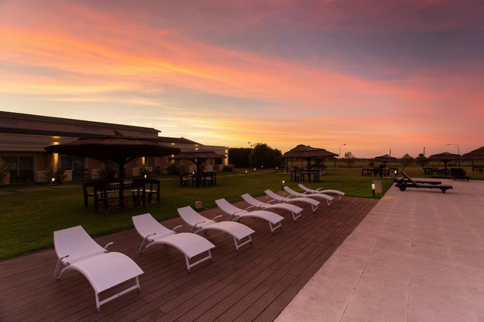 Imagen de la piscina del Hotel Melincue Casino and Resort. Foto 19