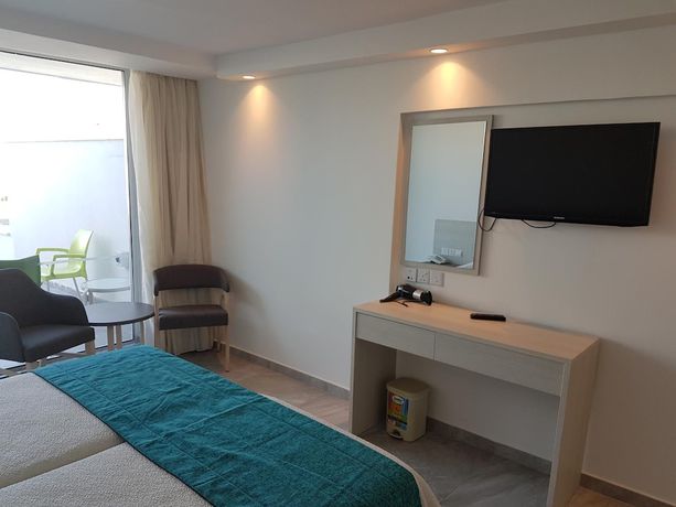 Imagen de la habitación del Hotel Melini Suites. Foto 9