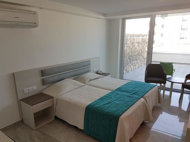 Imagen de la habitación del Hotel Melini Suites. Foto 11