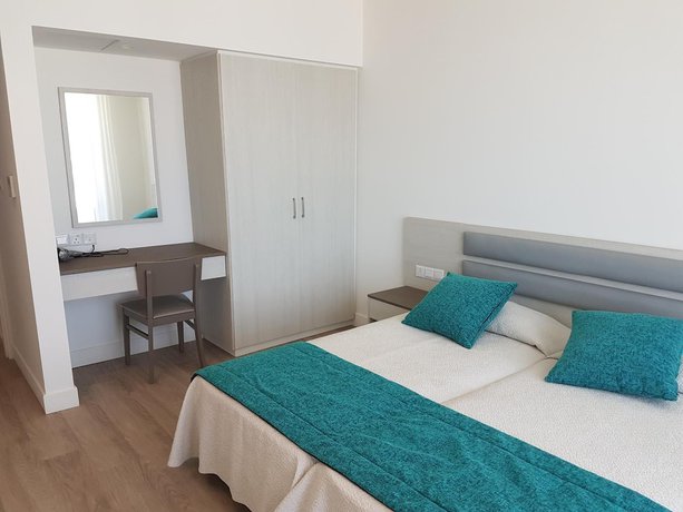 Imagen de la habitación del Hotel Melini Suites. Foto 18