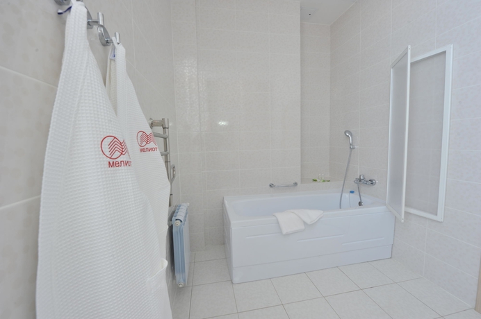 Imagen de la habitación del Hotel Meliot Spa. Foto 10