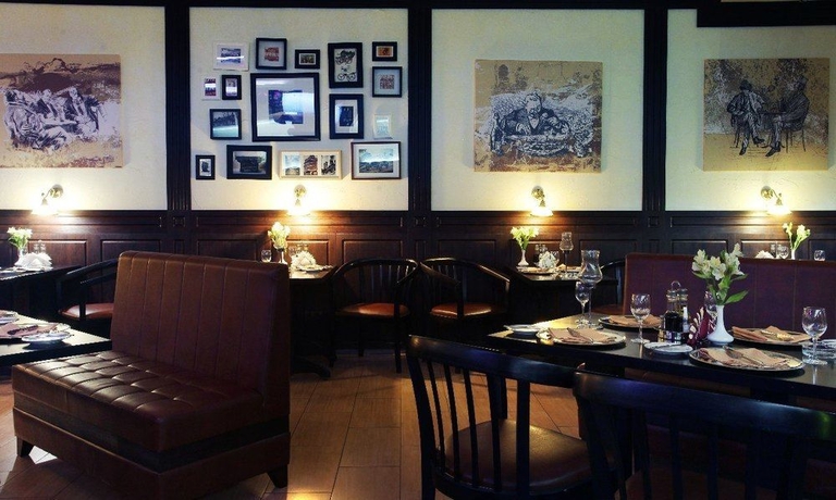 Imagen del bar/restaurante del Hotel Meliot Spa. Foto 2