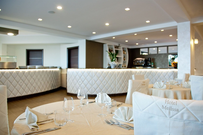 Imagen del bar/restaurante del Hotel Melissa, Torre Melissa. Foto 3