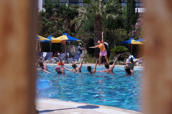 Imagen de la piscina del Hotel Melissi Beach and Spa. Foto 11