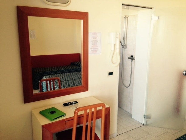 Imagen de la habitación del Hotel Melita, Viserba. Foto 18