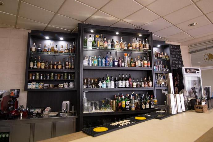Imagen del bar/restaurante del Hotel Melius. Foto 2
