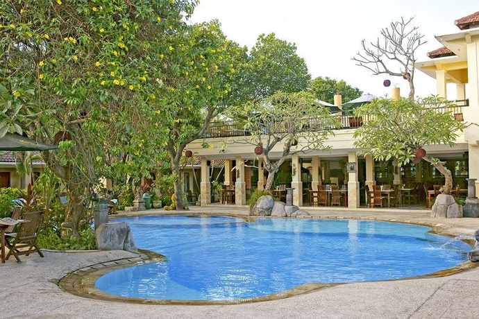 Imagen de la piscina del Hotel Melka Excelsior Hotel. Foto 15