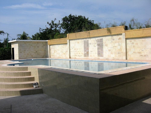 Imagen de la piscina del Hotel Melka Excelsior Hotel. Foto 16