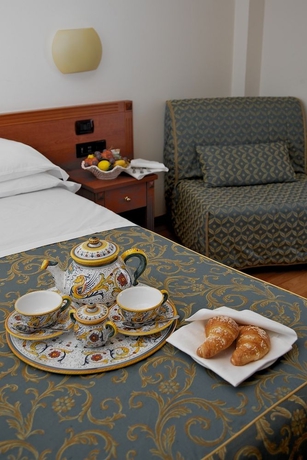 Imagen de la habitación del Hotel Melody. Foto 4