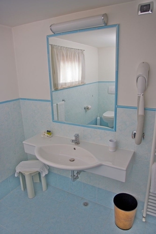 Imagen de la habitación del Hotel Melody. Foto 6
