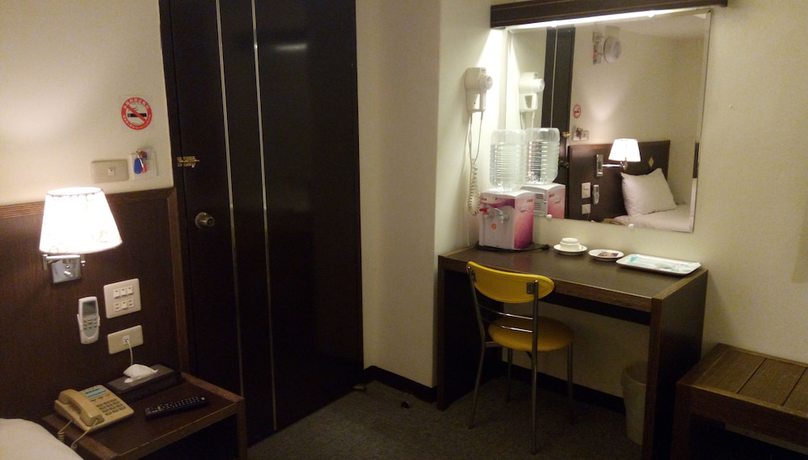 Imagen de la habitación del Hotel Melody. Foto 11