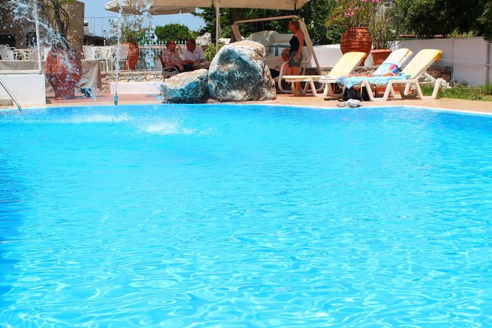 Imagen de la piscina del Hotel Melody Studios. Foto 14