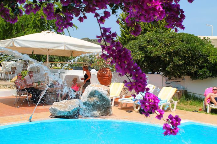 Imagen de la piscina del Hotel Melody Studios. Foto 16