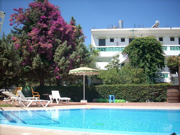 Imagen de la piscina del Hotel Melody Studios. Foto 17