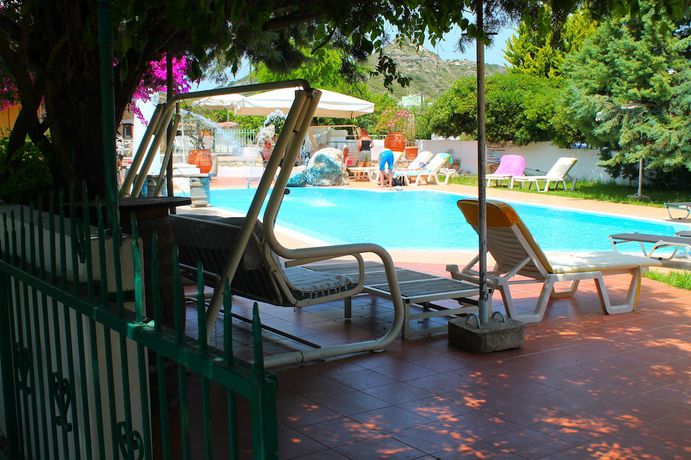 Imagen de la piscina del Hotel Melody Studios. Foto 18
