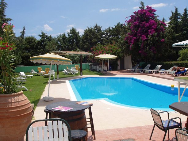 Imagen de la piscina del Hotel Melody Studios. Foto 19