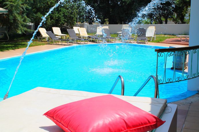 Imagen de la piscina del Hotel Melody Studios. Foto 20