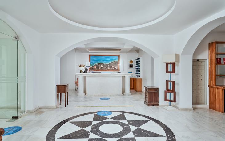 Imagen de los interiores del Hotel Meltemi Excelsior Suites and Spa. Foto 15