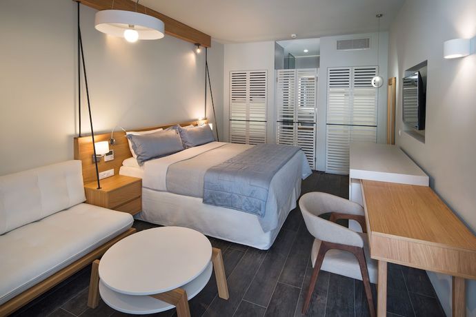Imagen de la habitación del Hotel Meltemi Excelsior Suites and Spa. Foto 8