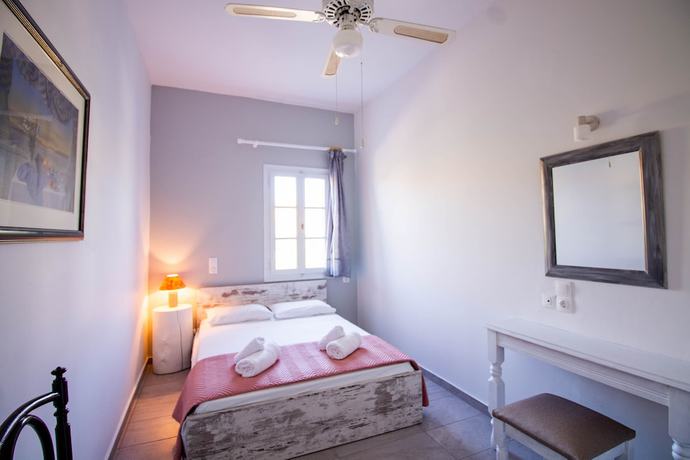 Imagen de la habitación del Hotel Meltemi Kythnos. Foto 15