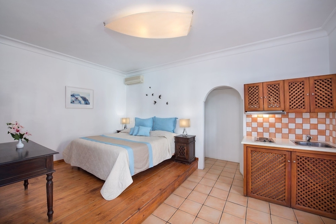 Imagen de la habitación del Hotel Meltemi Suites. Foto 14