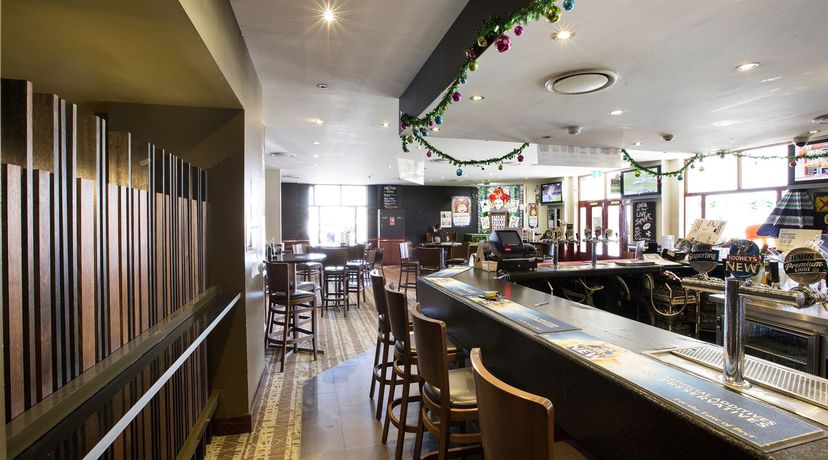 Imagen del bar/restaurante del Hotel Melton. Foto 6