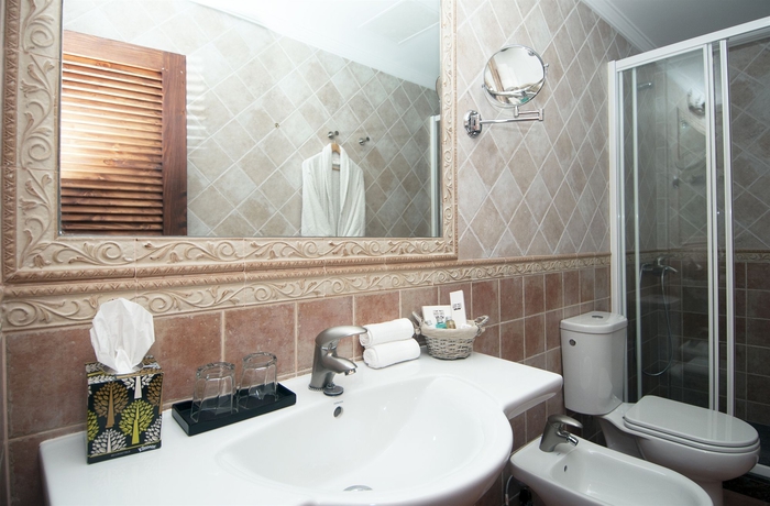 Imagen de la habitación del Hotel Melva Suite. Foto 11