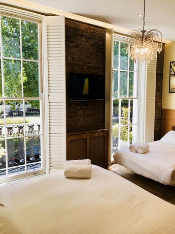 Imagen de la habitación del Hotel Melville. Foto 15