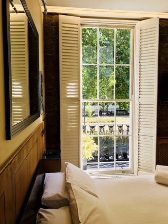 Imagen de la habitación del Hotel Melville. Foto 17