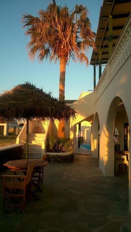 Imagen de los exteriores del Hotel Memento Perissa. Foto 11