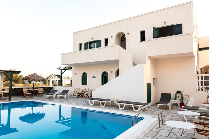 Imagen de la piscina del Hotel Memento Perissa. Foto 16