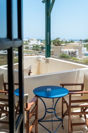 Imagen de la habitación del Hotel Memento Perissa. Foto 7