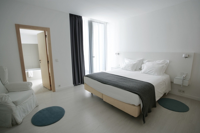 Imagen de la habitación del Hotel Memmo Baleeira. Foto 4