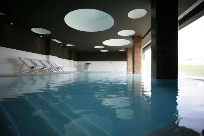 Imagen de la piscina del Hotel Memmo Baleeira. Foto 14