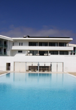 Imagen de la piscina del Hotel Memmo Baleeira. Foto 16