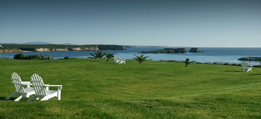 Imagen de los exteriores del Hotel Memmo Baleeira. Foto 10