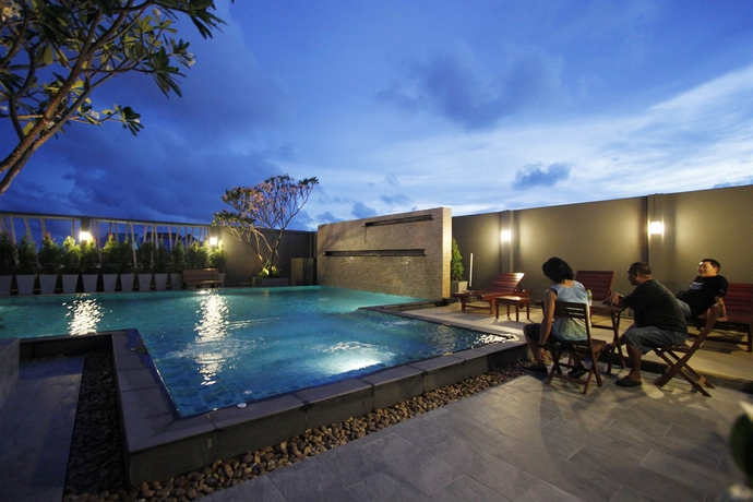 Imagen de la piscina del Hotel Memo Suite Pattaya. Foto 10