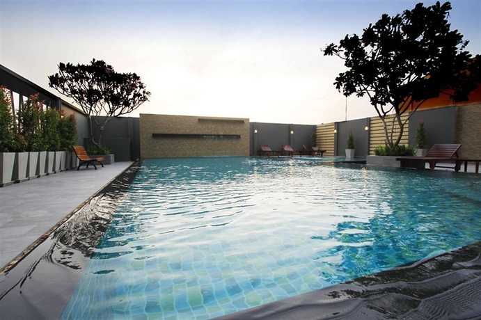 Imagen de la piscina del Hotel Memo Suite Pattaya. Foto 11