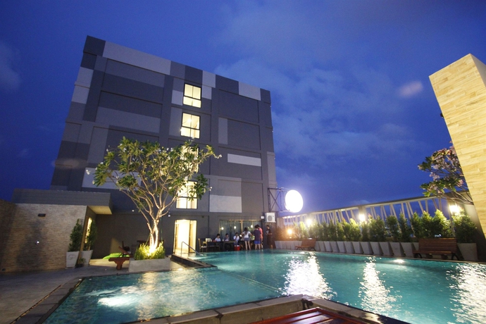 Imagen de la piscina del Hotel Memo Suite Pattaya. Foto 13