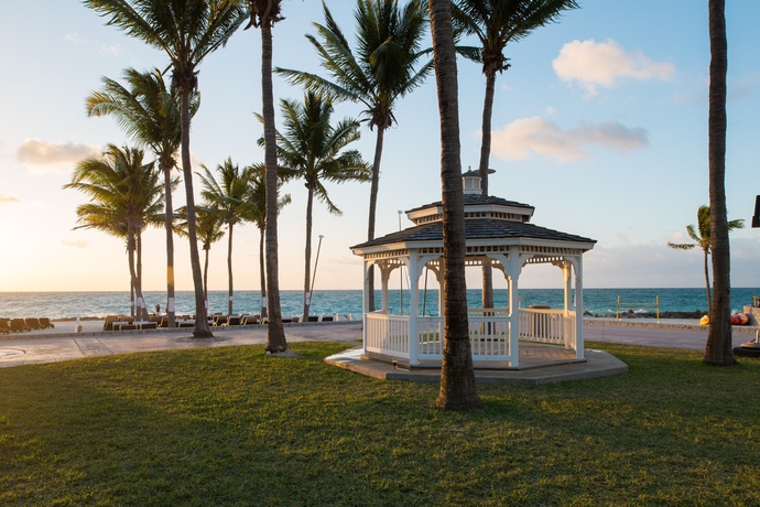 Imagen de los exteriores del Hotel Memories Grand Bahama Beach and Casino Resort. Foto 9