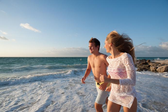 Imagen de los exteriores del Hotel Memories Grand Bahama Beach and Casino Resort. Foto 10