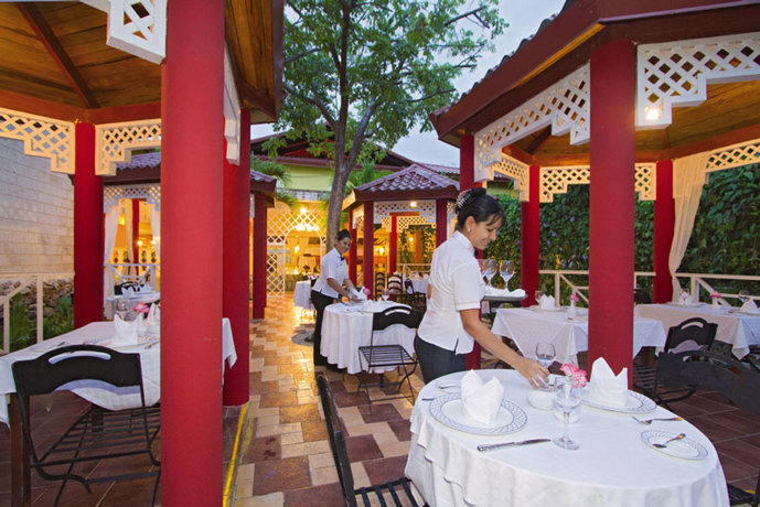 Imagen del bar/restaurante del Hotel Memories Holguin Beach Resort. Foto 4