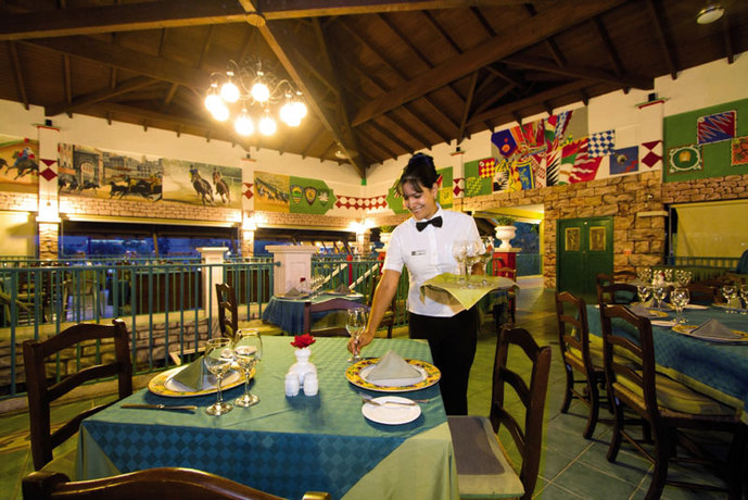 Imagen del bar/restaurante del Hotel Memories Holguin Beach Resort. Foto 5