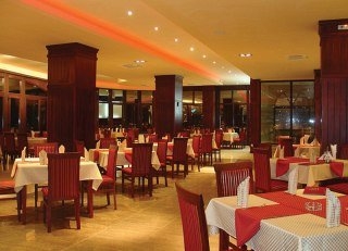 Imagen del bar/restaurante del Hotel Menabria Nessebar. Foto 5