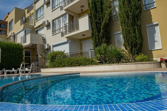 Imagen de la piscina del Hotel Menada Belle View Apartments. Foto 23